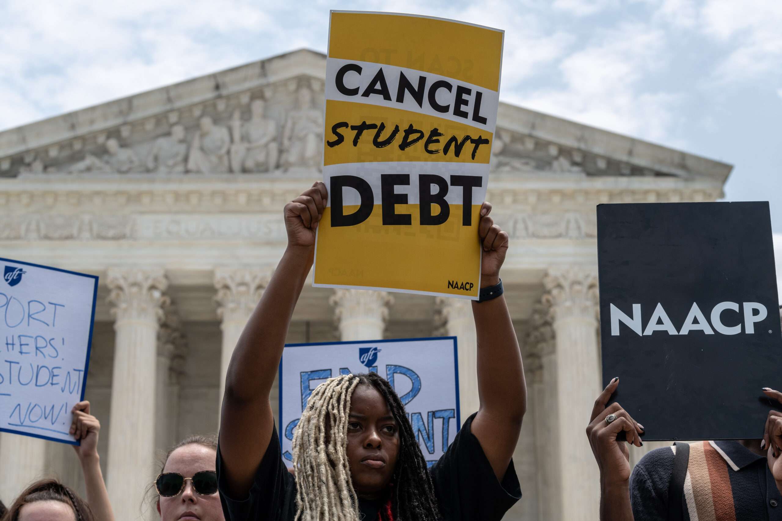 Democrats Propose Eliminating Student Loan Interest
