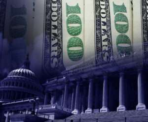 El Capitolio de Estados Unidos se ve junto a billetes de 100 dólares.