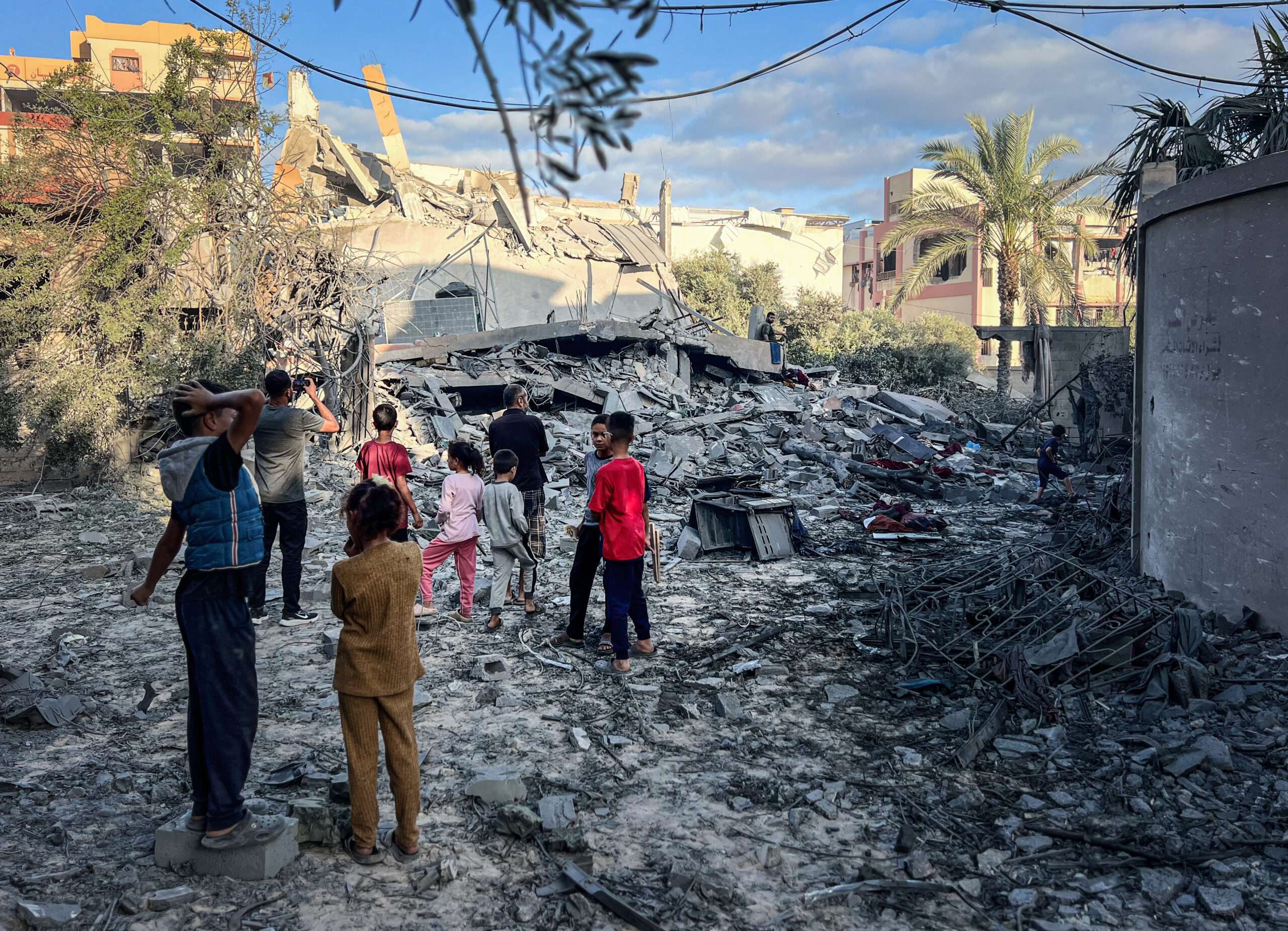 Israeli Military Divides Gaza Amid Ongoing Conflict, Humanitarian Crisis Intensifies