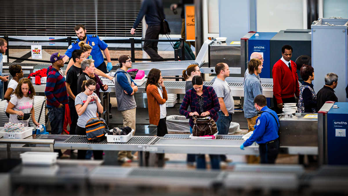 Goverment Shutdowns Won't Stop Airport Security If Airport Security Isn't Run by the Government