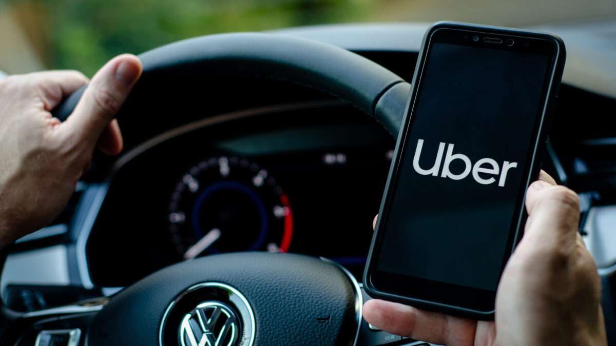 Seattle's Minimum Wage Laws Backfired on Uber and Lyft. Now the Union Wants To Limit Drivers.