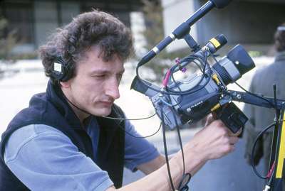 Jeff Folmsbee and his VX1000. ||| Joseph Sinnott / ©1996 THIRTEEN PRODUCTIONS LLC