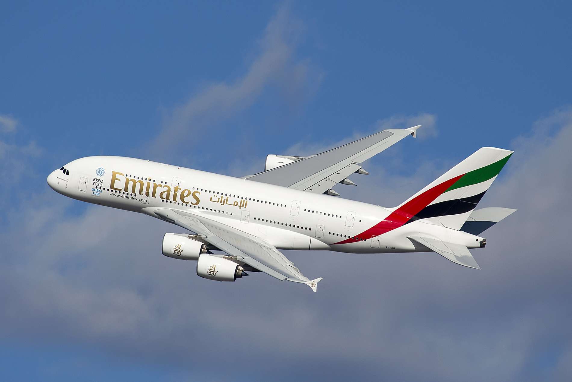 Emirates Plane Photo from Maarten Visser and Wikimedia Foundation |||Emirates Plane Photo from Maarten Visser and Wikimedia Foundation