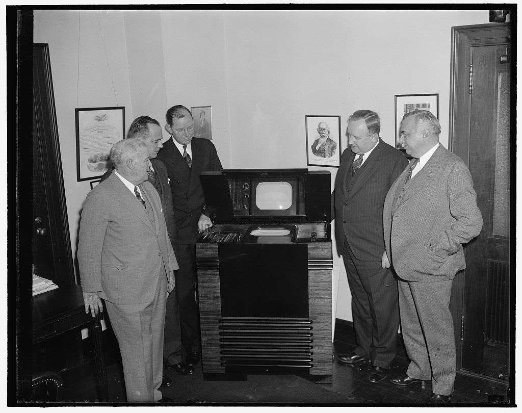 FCC examine TV in 1939