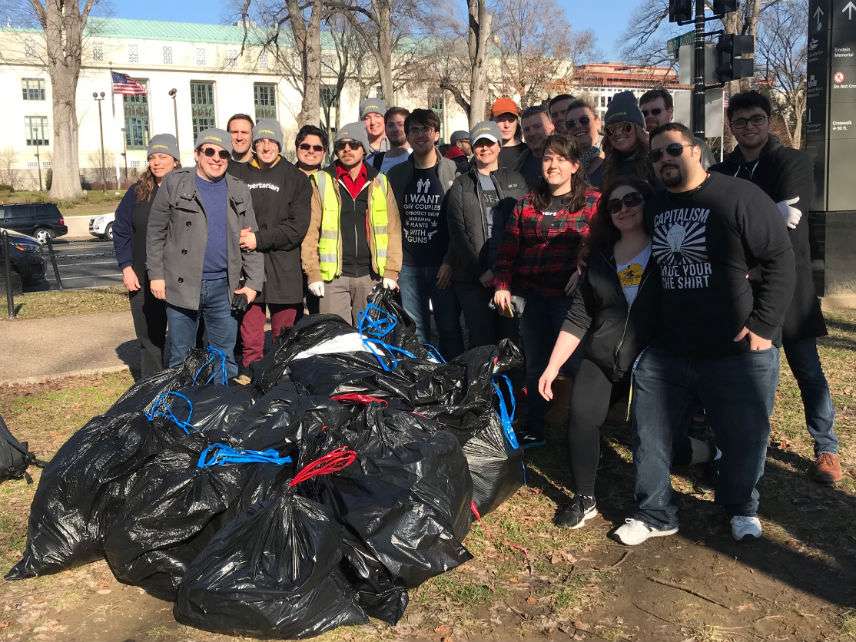 Libertarian Party volunteers clean up the National Mall on Jan. 6, 2019. ||| lp.org