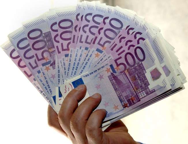 Pay cash and get a discount, all around the world. Euros