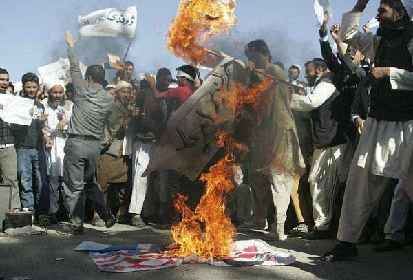 Spontaneous uprising or coordinated action?