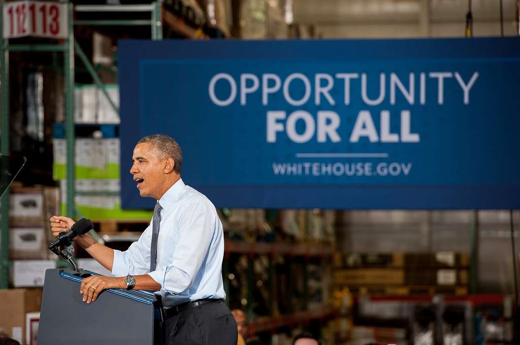 Obama talks minimum wage at a Maryland Costco ||| MDGovpics/Flickr