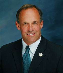 Stupid Jim Ardis, stupid mayor of Peoria, Illinois, looking stupid.