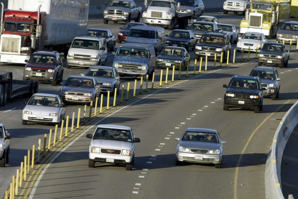 Communters travel on the westbound 91 Freeway in San Diego. (Glenn Koenig /Los Angeles Times, file) 