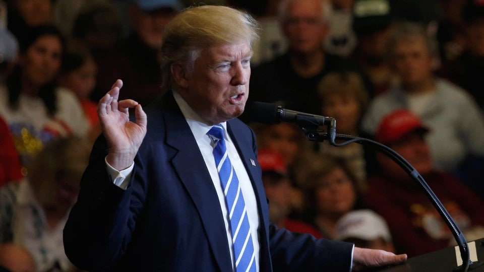 Republican presidential nominee Donald Trump holds a rally with supporters in Waukesha, Wisconsin, U.S. September 28, 2016. REUTERS/Jonathan Ernst